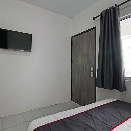 Oyo 92300 Koala House Hotel Pekanbaru Exterior foto