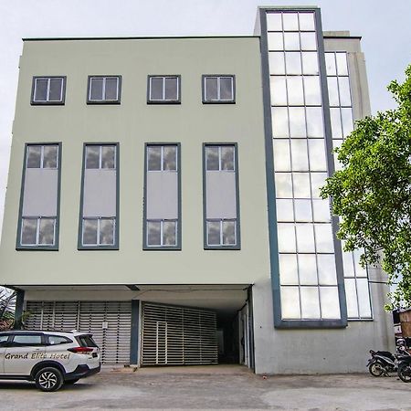 Oyo 92300 Koala House Hotel Pekanbaru Exterior foto