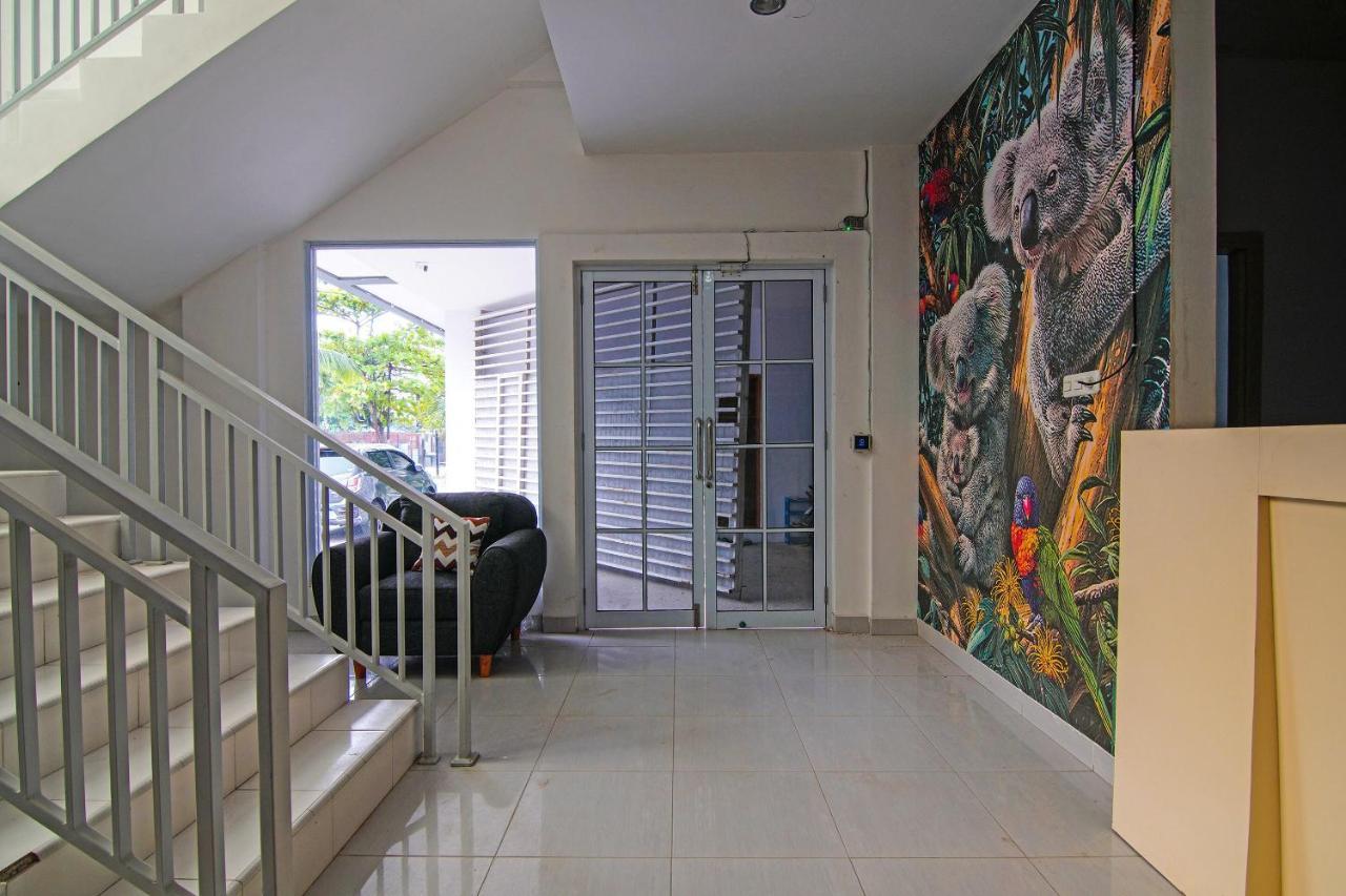 Oyo 92300 Koala House Hotel Pekanbaru Exterior foto
