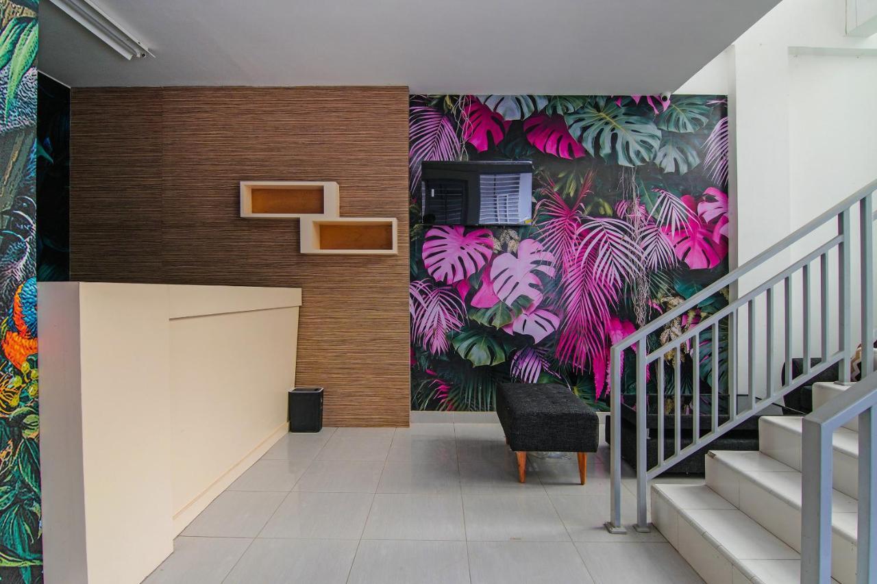 Oyo 92300 Koala House Hotel Pekanbaru Exterior foto