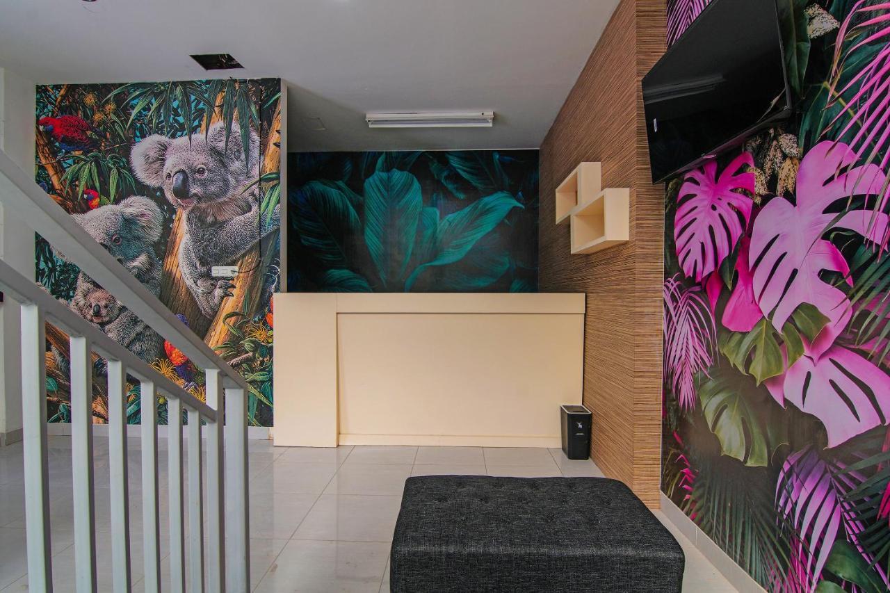 Oyo 92300 Koala House Hotel Pekanbaru Exterior foto