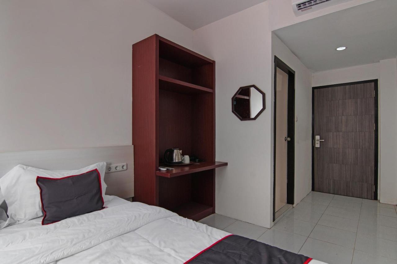 Oyo 92300 Koala House Hotel Pekanbaru Exterior foto