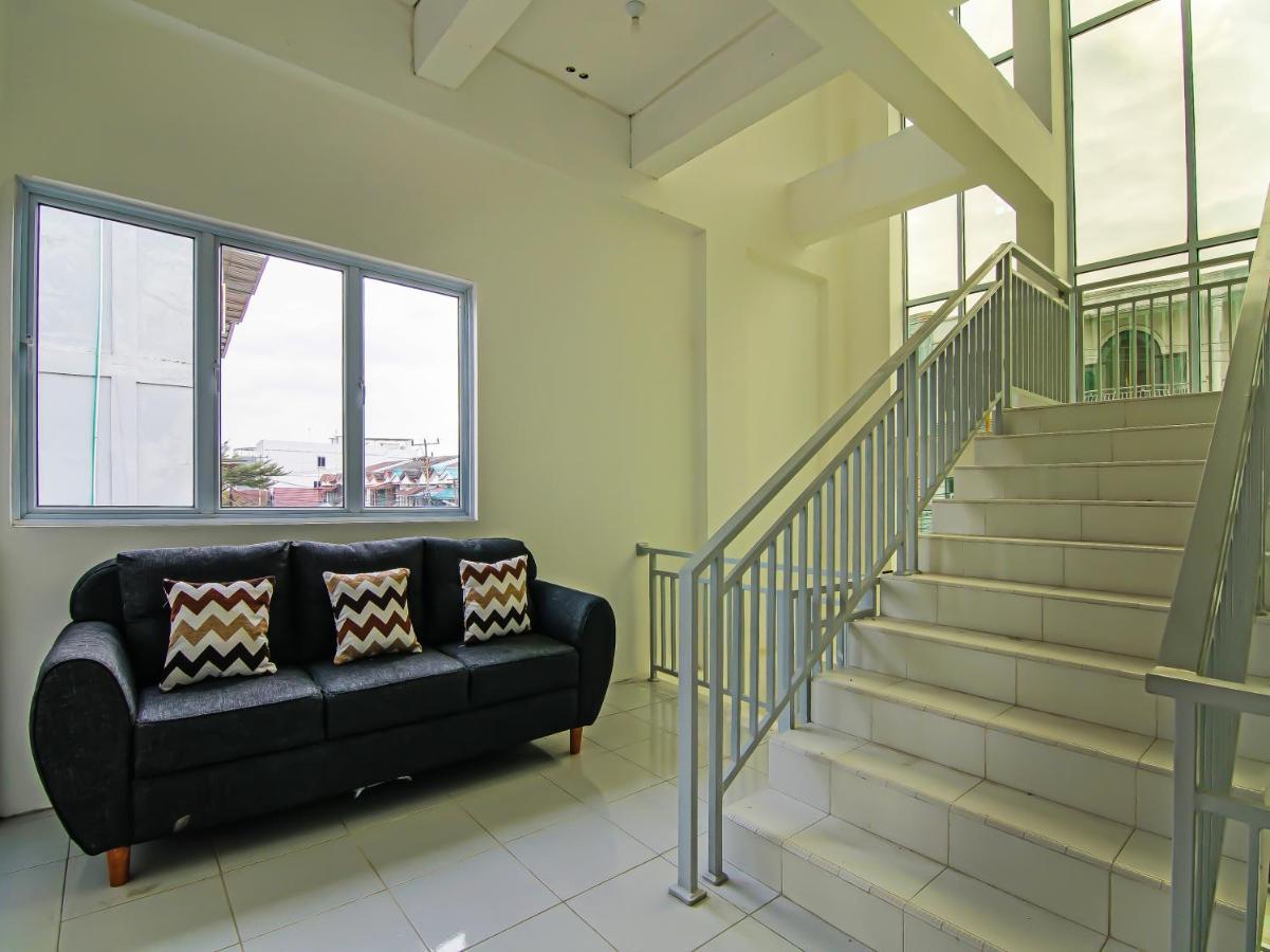 Oyo 92300 Koala House Hotel Pekanbaru Exterior foto