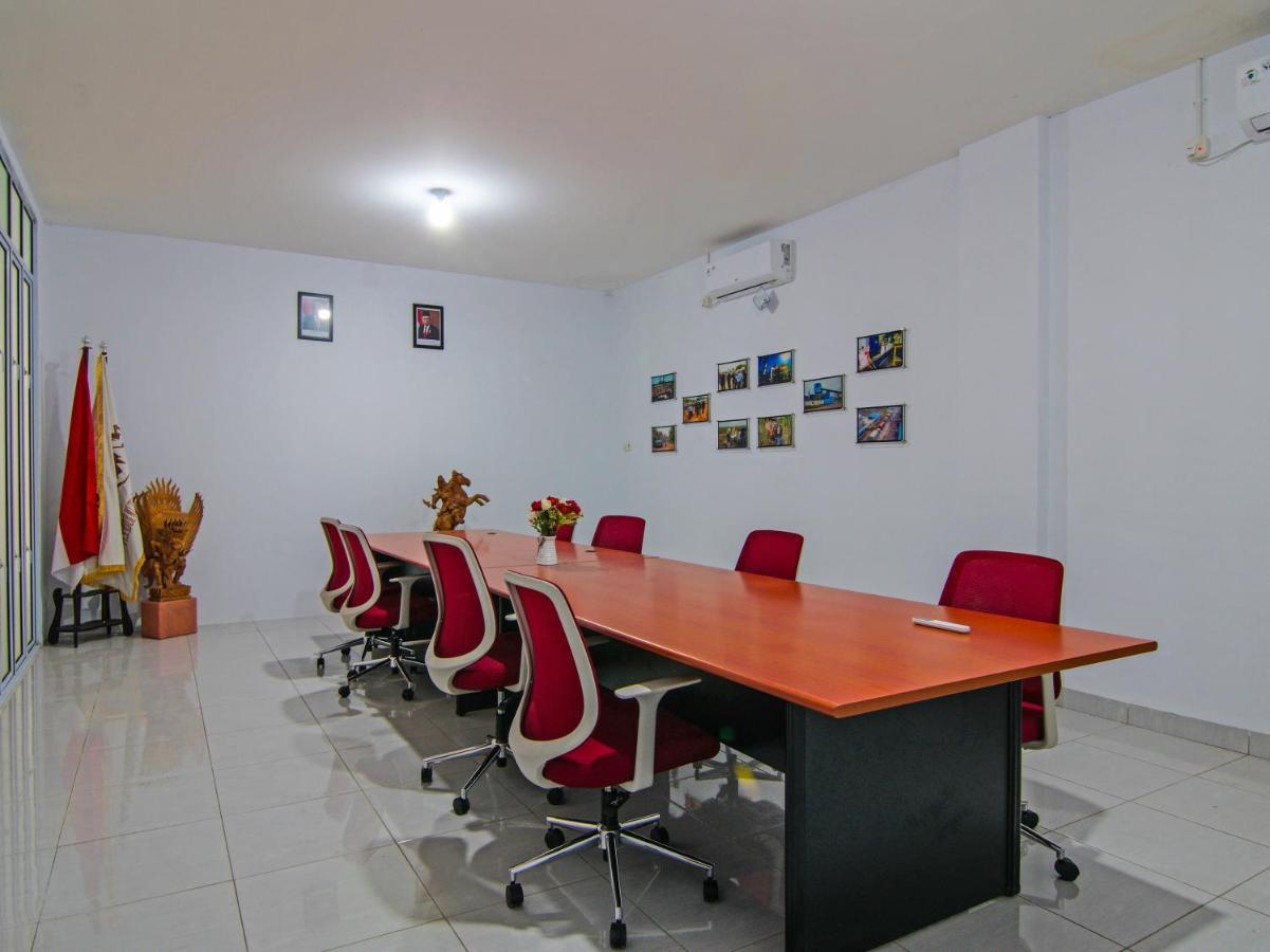 Oyo 92300 Koala House Hotel Pekanbaru Exterior foto