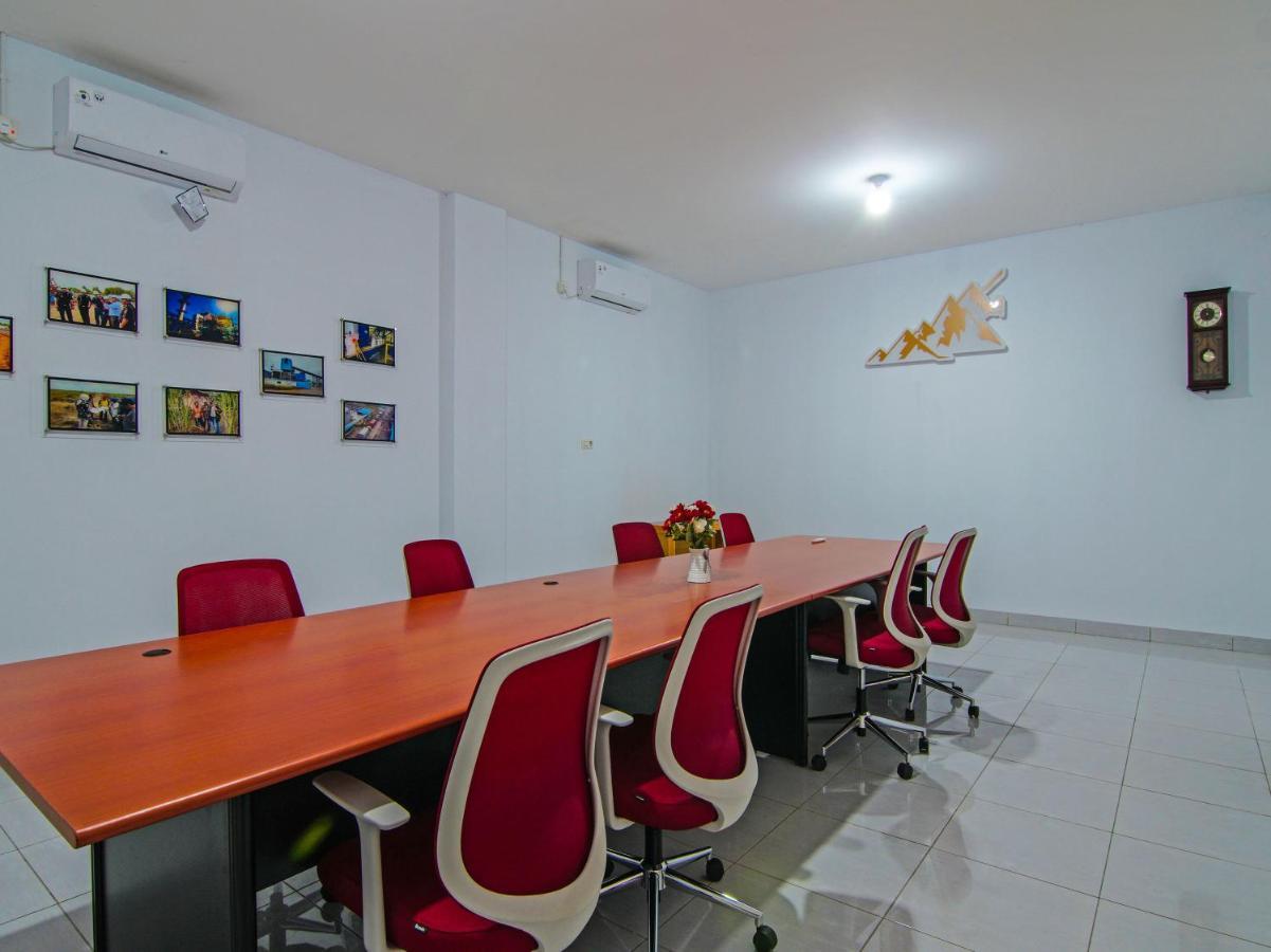 Oyo 92300 Koala House Hotel Pekanbaru Exterior foto